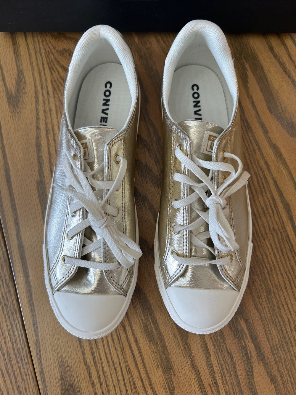 Converse metallic gold dainty Lucky Low Top Sneakers, size 9, NIB - Picture 4 of 11